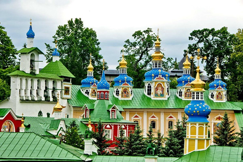 Свято-Успенский Псково-Печерский монастырь открывается для паломников